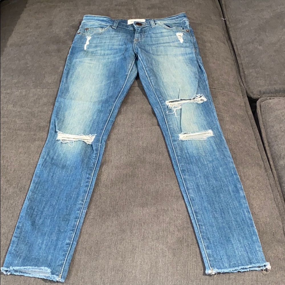 DL1961 Skinny Jeans with a slim straight leg